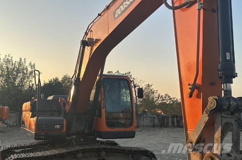 Doosan DX220 Escavadeiras de esteiras