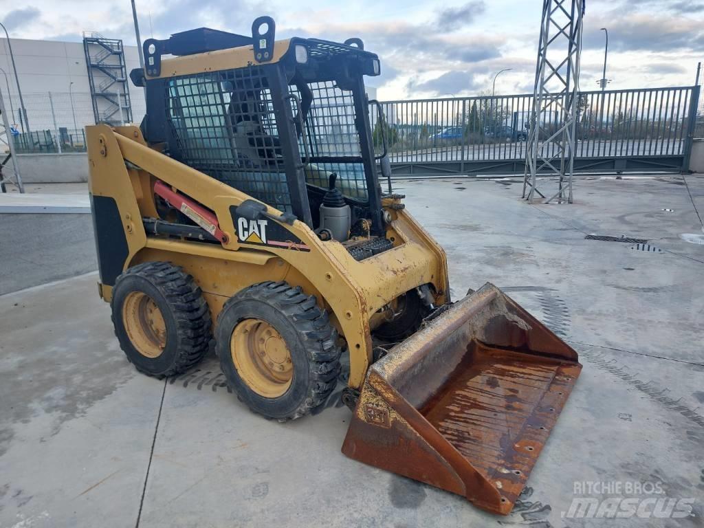 CAT 216 Minicarregadeiras