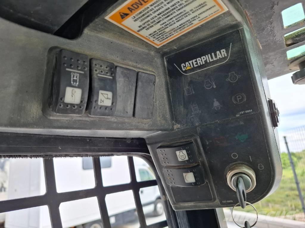 CAT 216 Minicarregadeiras