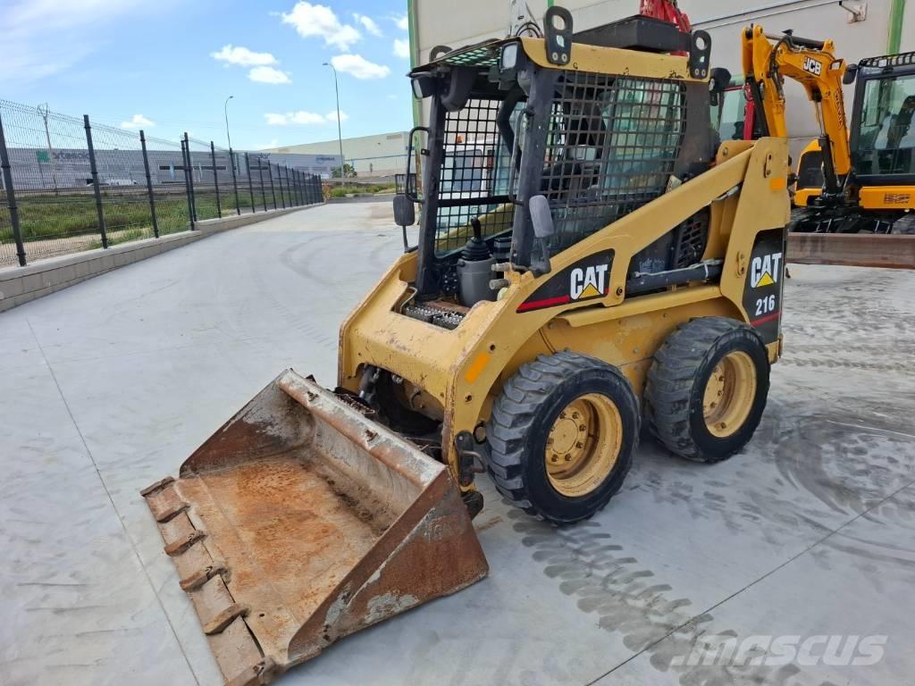 CAT 216 Minicarregadeiras