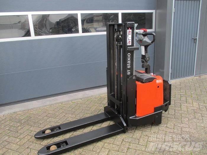 BT SWE 160D Empilhador para operador externo