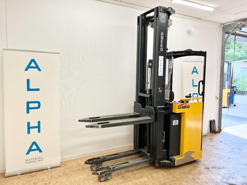 Abeko SW1600 Self propelled stackers