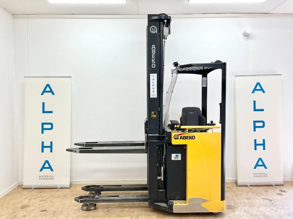 Abeko SW1600 Self propelled stackers