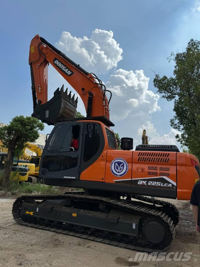 Doosan DX 225 LCA Escavadoras Midi 7t - 12t