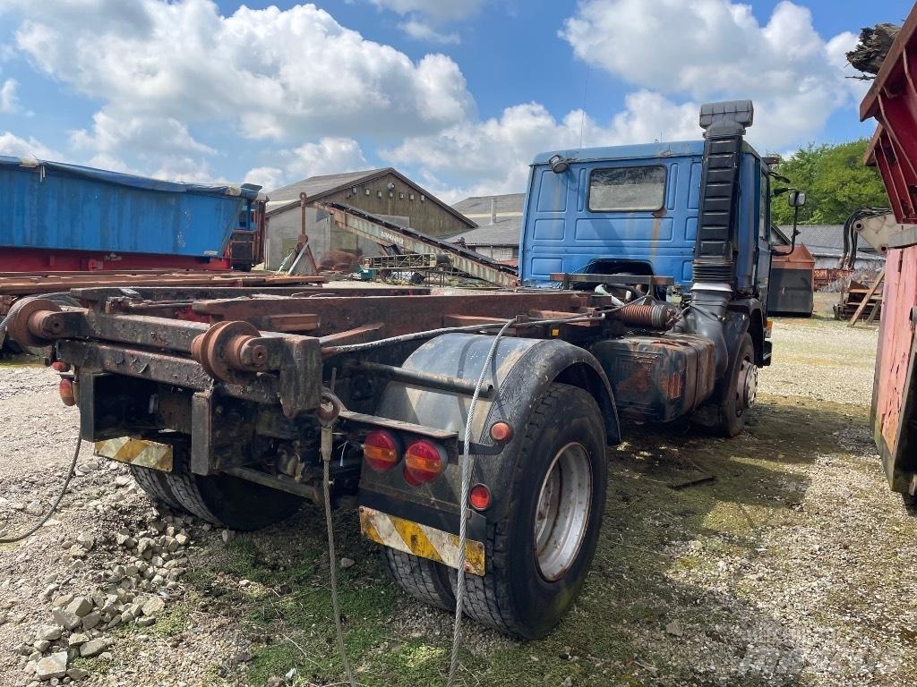 Scania 82M Camiões caixa desmontável com elevador de cabo
