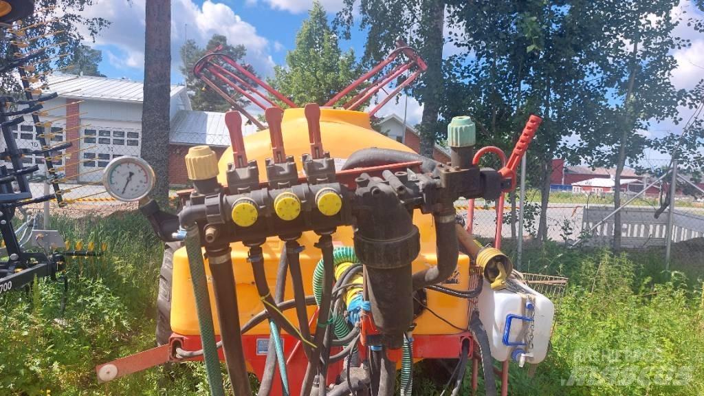 Junkkari 2300/12 Pulverizadores rebocados