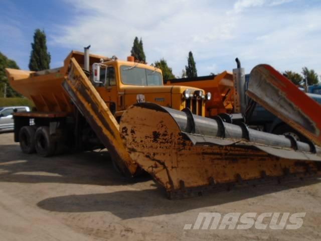 International 5070 Lâminas de neve e arados