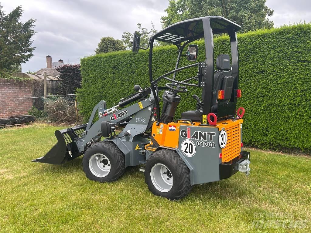 GiANT G 1200 Mini carregadoras
