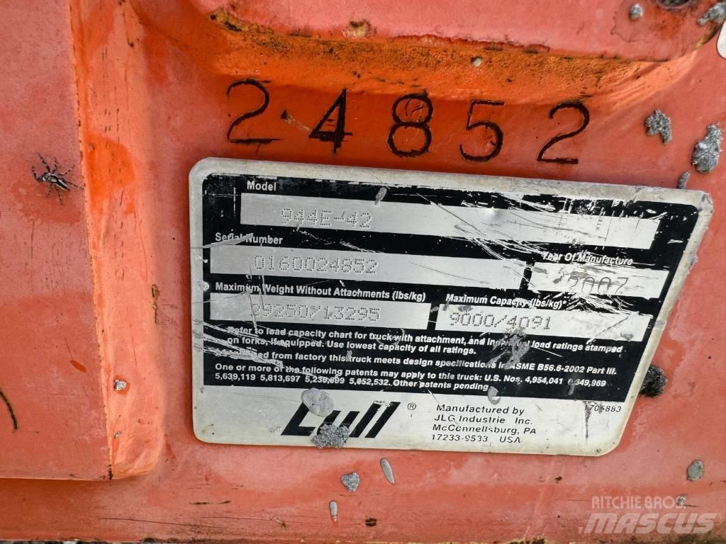 JLG 944 E-42 Manipulador telescópico