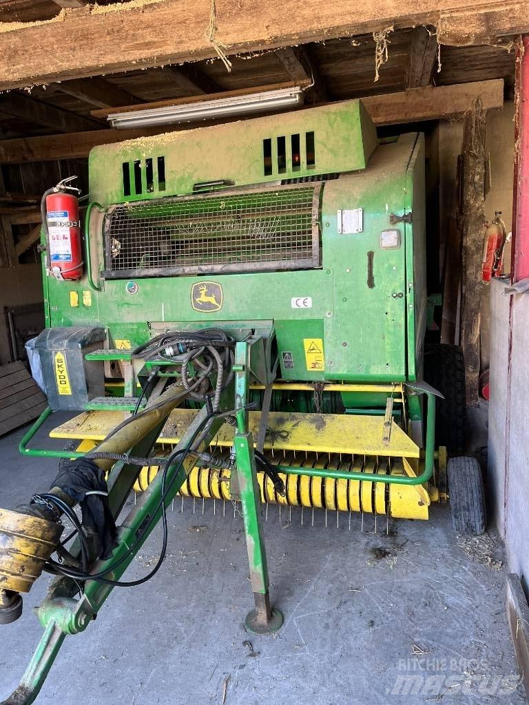 John Deere 578 Enfardadeira de rolos