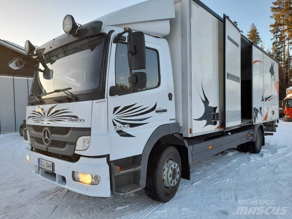 Mercedes-Benz Atego Caminhões de caixa fechada