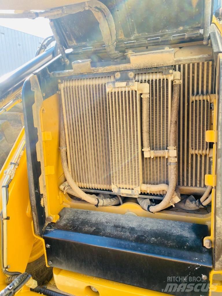 CAT 444  4x4 Retroescavadeiras