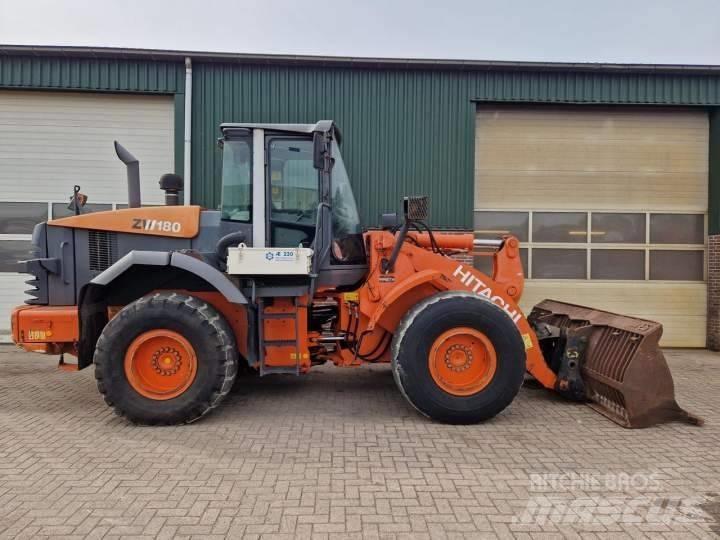 Hitachi ZW 180 Carregadeiras de rodas