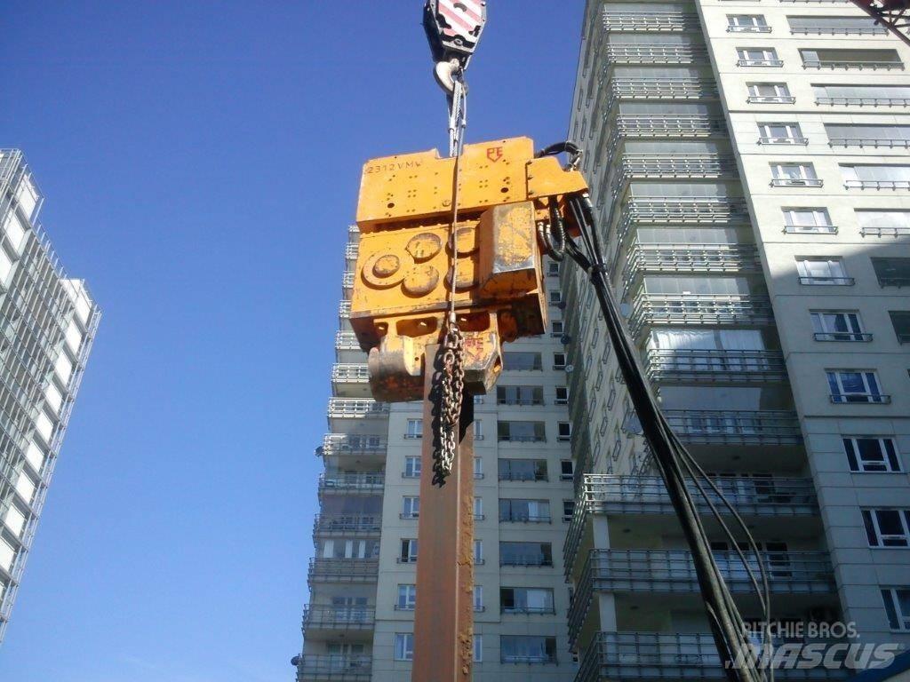 PVE 2312 VM Bate-estacas vibratório