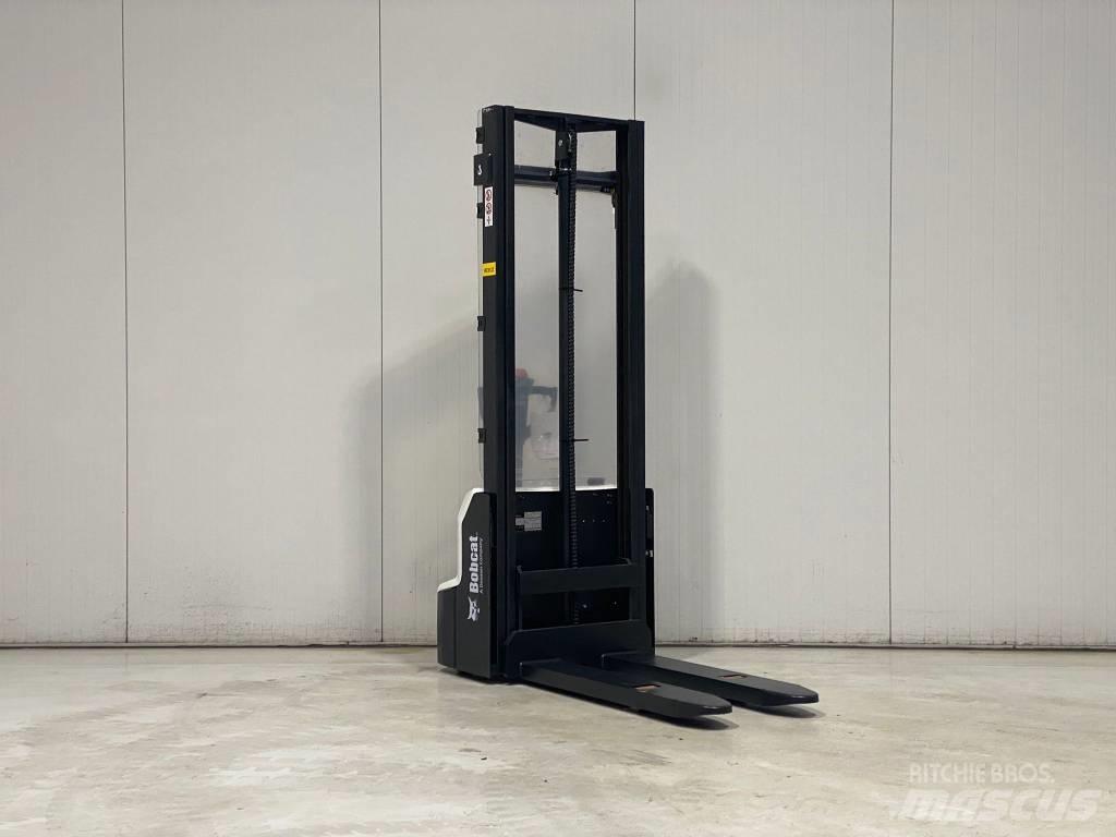 Bobcat LSM12N-7 Empilhador para operador externo
