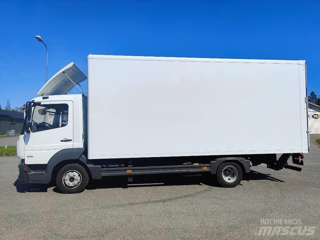 Mercedes-Benz Atego Caminhões de caixa fechada