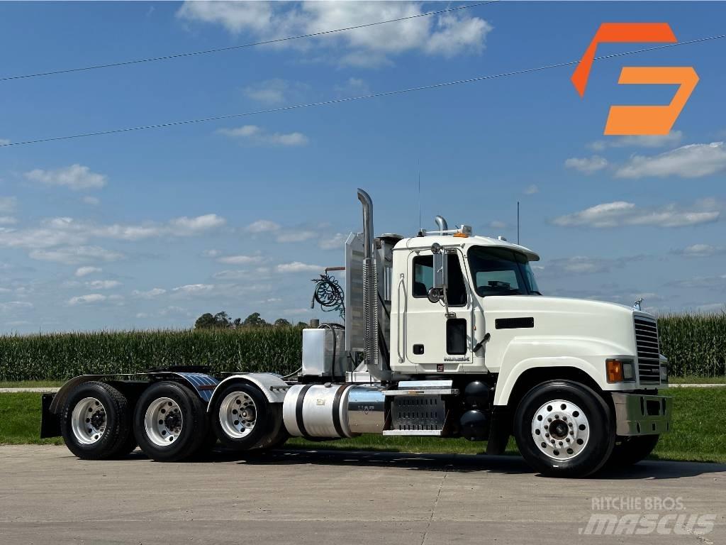 Mack Pinnacle CH613 Cavalos Mecânicos