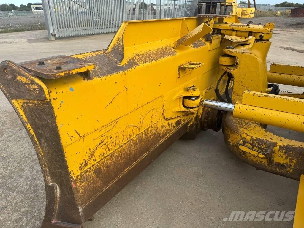 Komatsu D61PX-24 Dozers - Tratores rastos