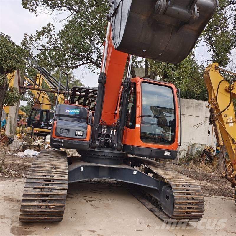 Doosan DX 225 Escavadeiras de esteiras