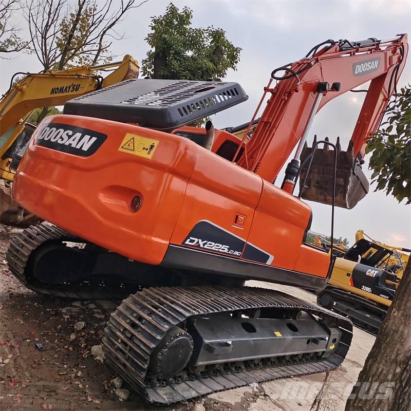 Doosan DX 225 Escavadeiras de esteiras