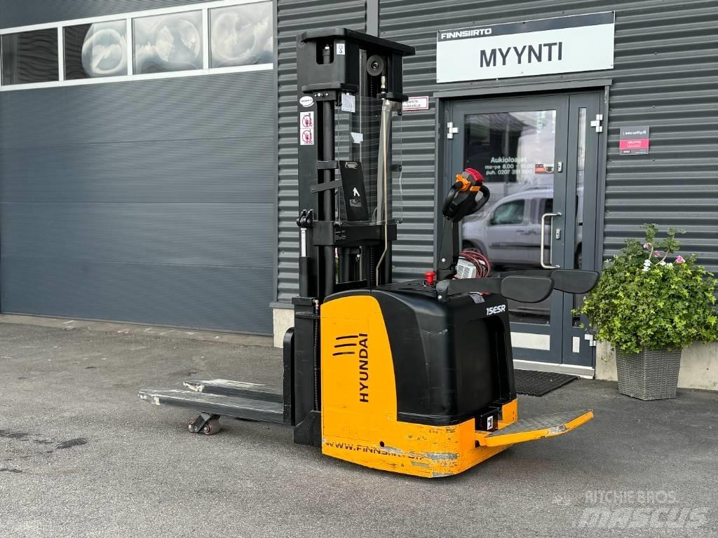 Hyundai 15ESR Self propelled stackers