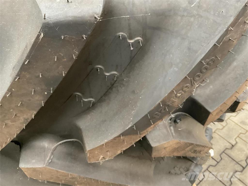 BKT 600/65R28 Pneus Agrícolas