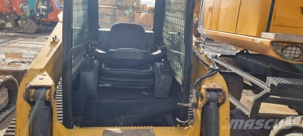 Komatsu CK 35-1 Minicarregadeiras
