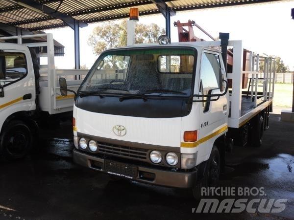 Toyota dyna 5104 Caminhões de caixa fechada