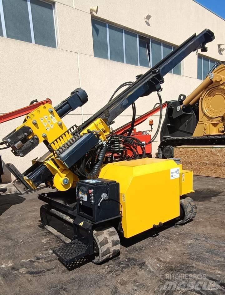  MGI Tonker 830 Bate-estacas vibratório