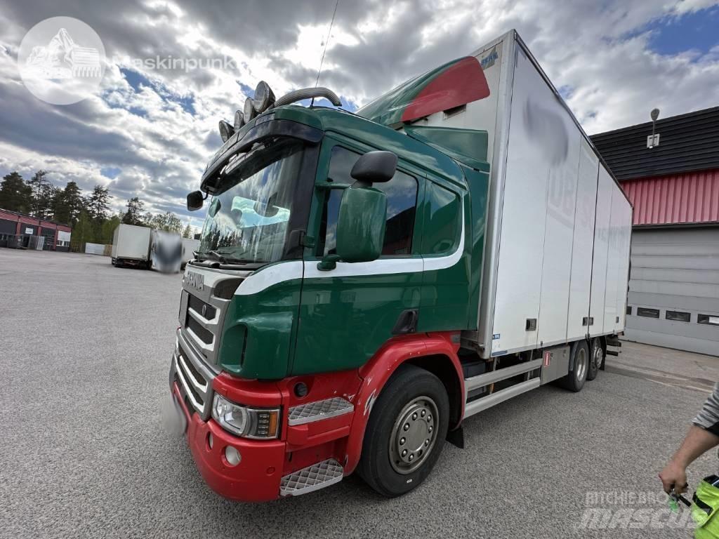 Scania P 450 LB Caminhões de caixa fechada