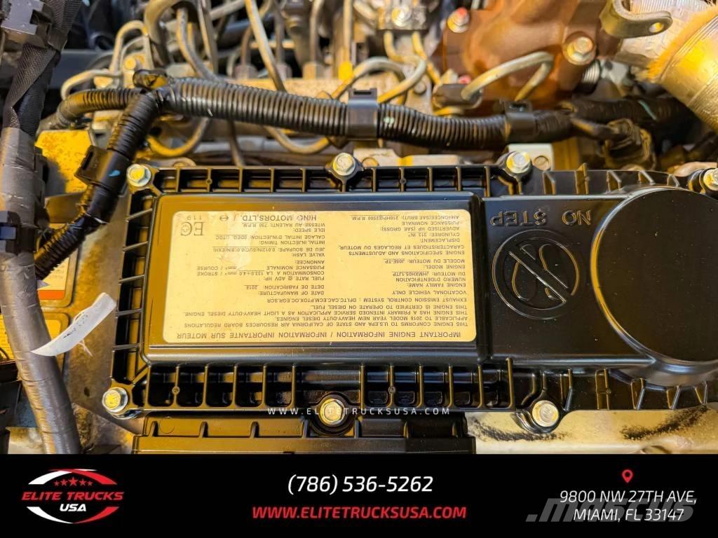 Hino 155 Caminhões de caixa fechada