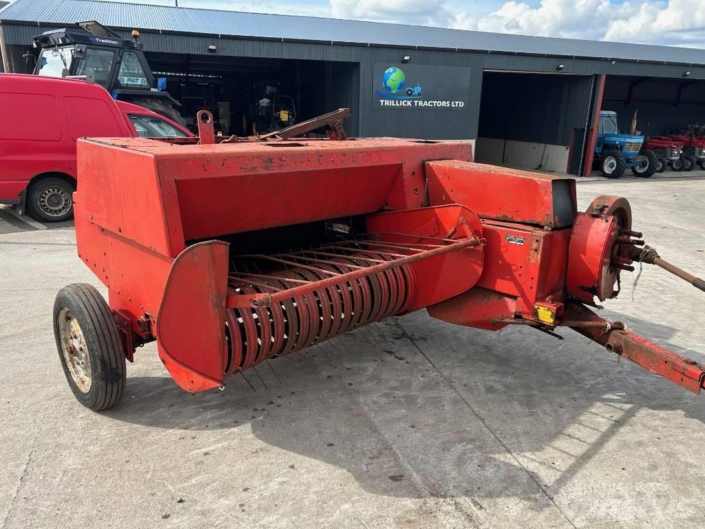 Massey Ferguson 120 Enfardadeira de fardos quadrados