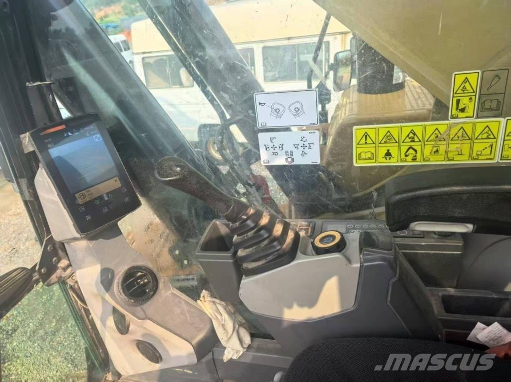 CAT 352 Escavadeiras de esteiras