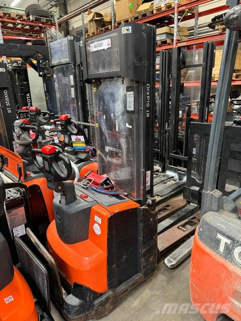 Toyota SWE120L Empilhador para operador externo