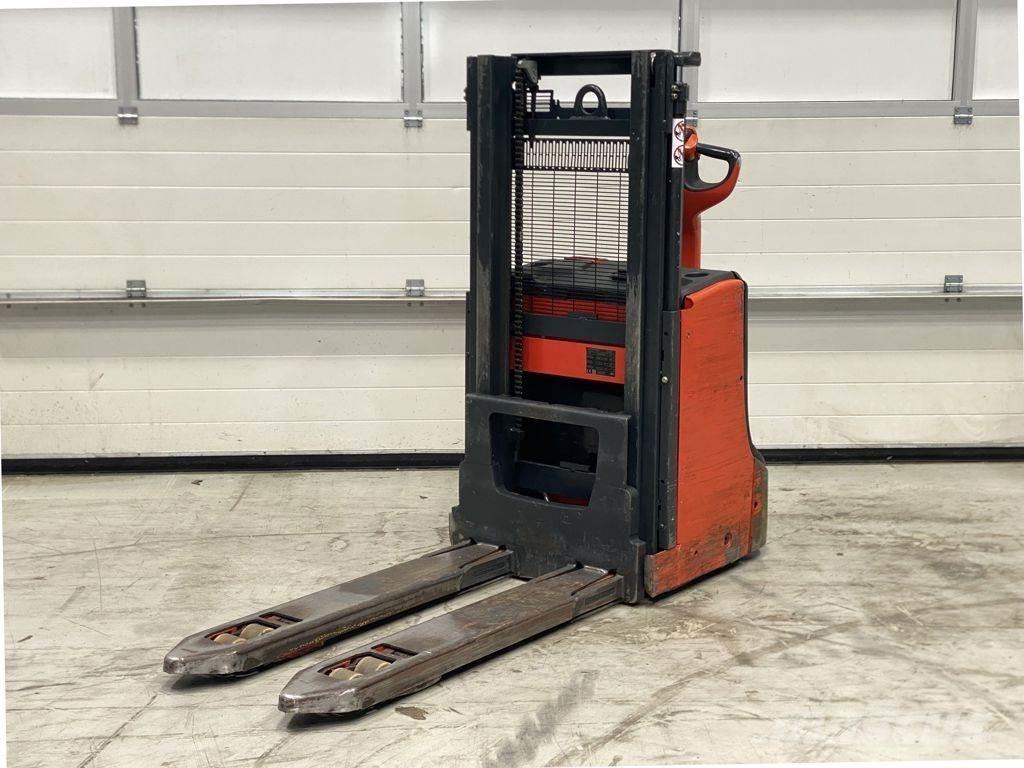 Linde D08 Empilhador para operador externo
