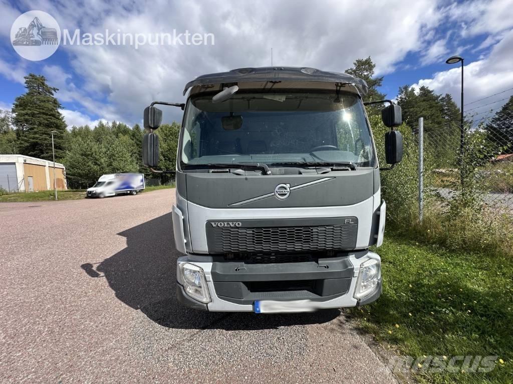 Volvo FL 240 Caminhões de caixa fechada