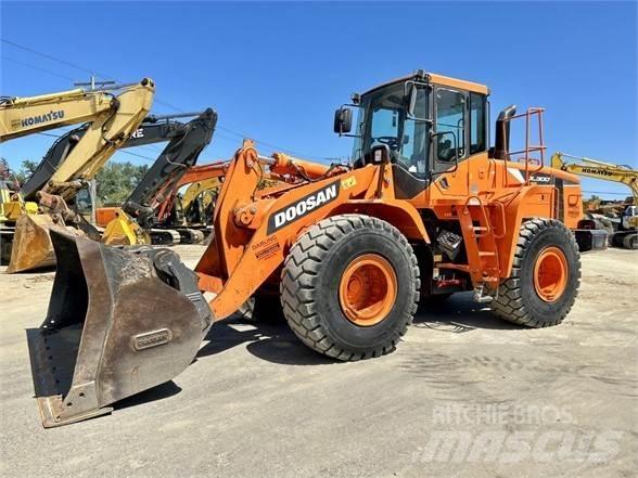 Doosan DL300 Carregadeiras de rodas