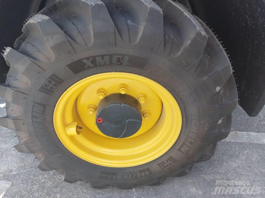 Komatsu WA80M-8 Mini carregadoras