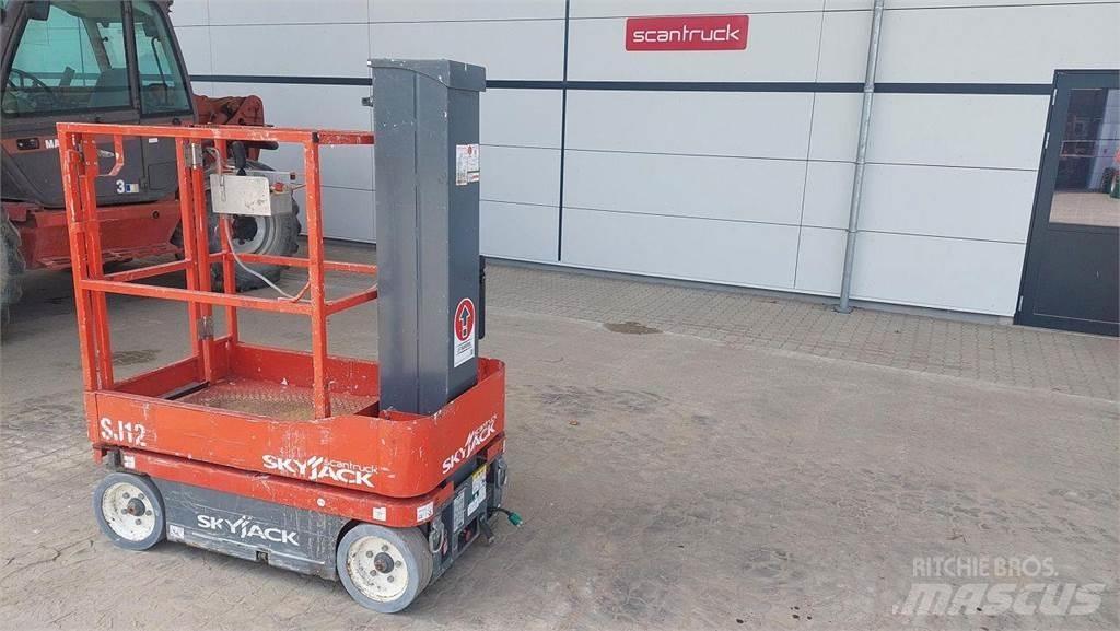 SkyJack SJ12 Plataformas de Mastro Vertical