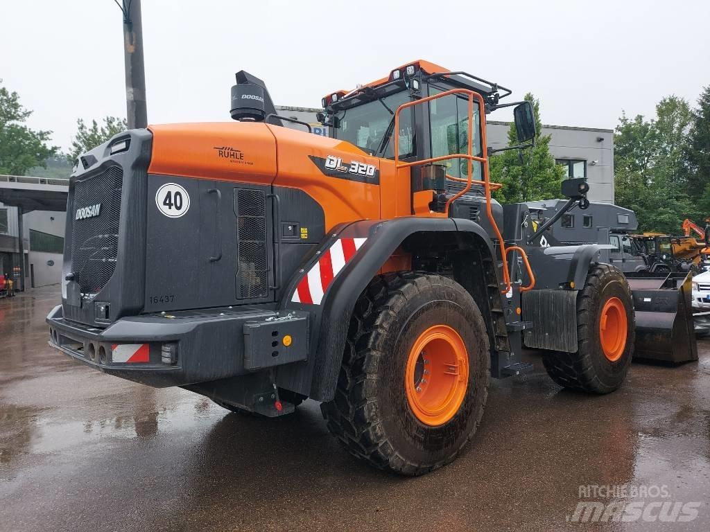 Develon DL 320-7 Carregadeiras de rodas
