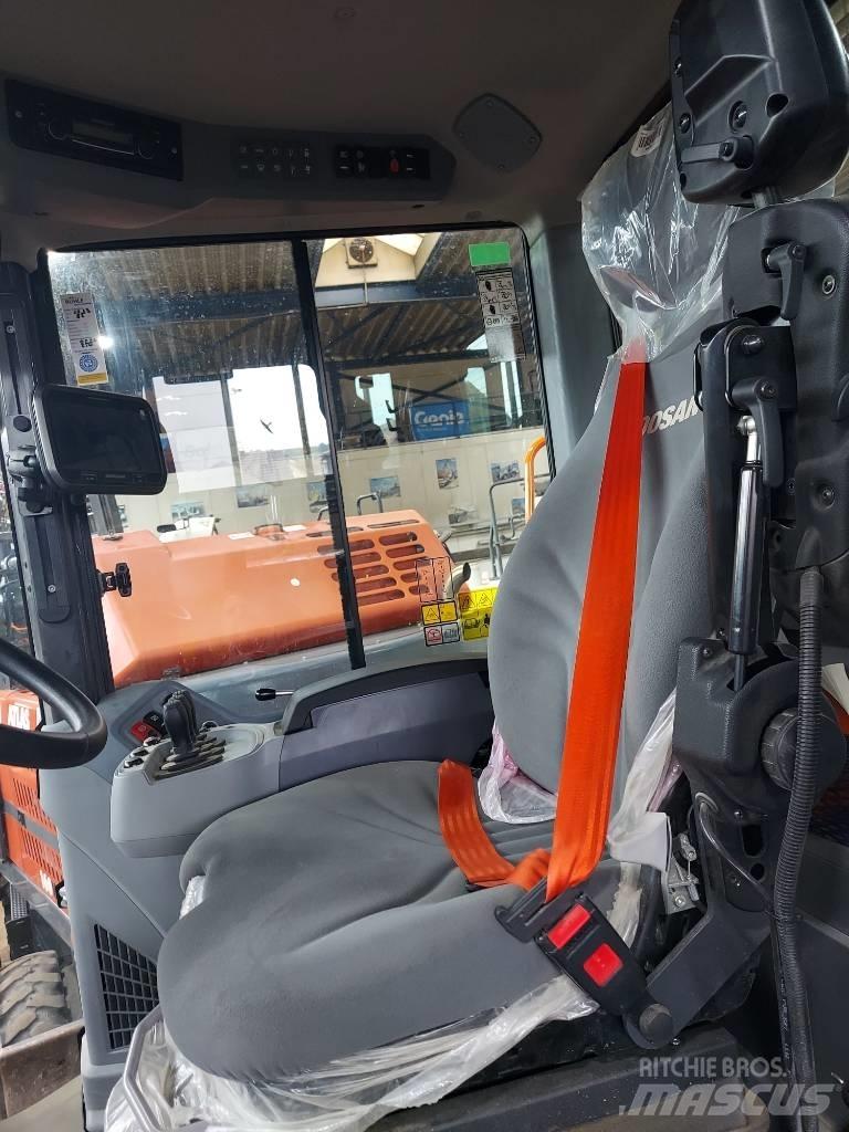 Develon DL 320-7 Carregadeiras de rodas