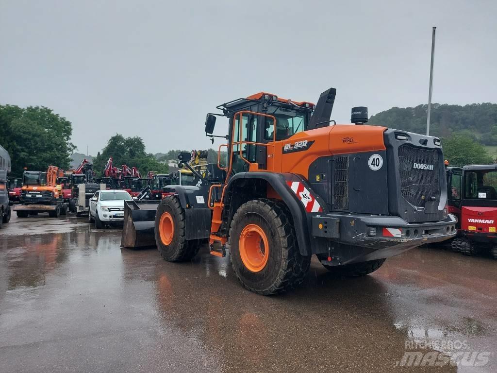 Develon DL 320-7 Carregadeiras de rodas