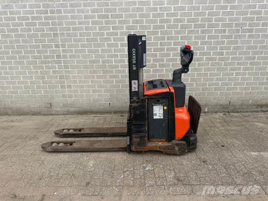 Toyota SWE200D Empilhador para operador externo