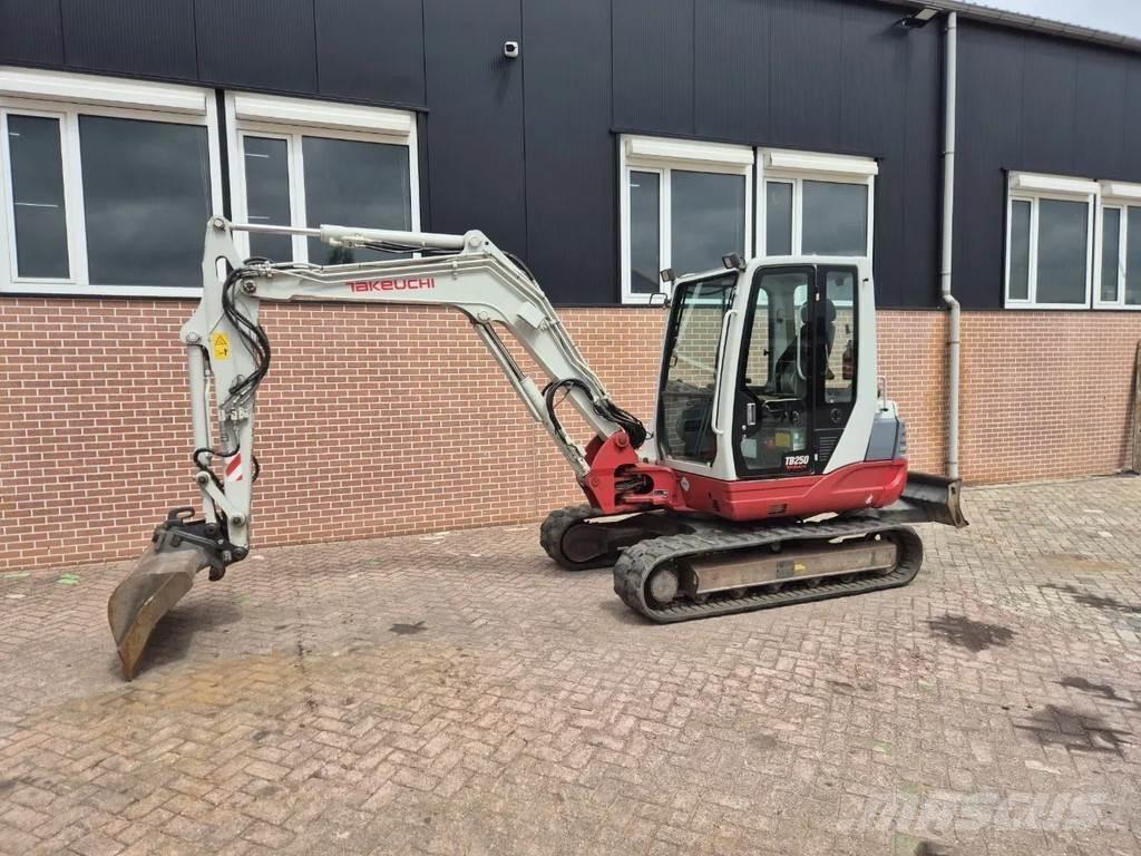 Takeuchi TB250 Miniescavadeiras