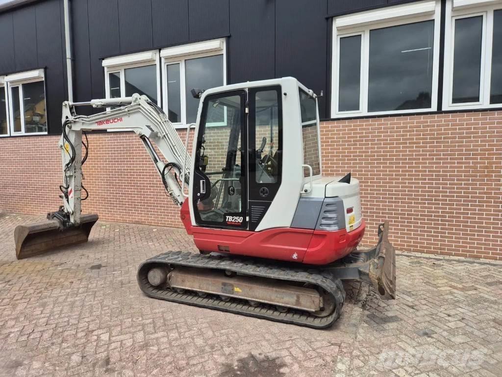 Takeuchi TB250 Miniescavadeiras