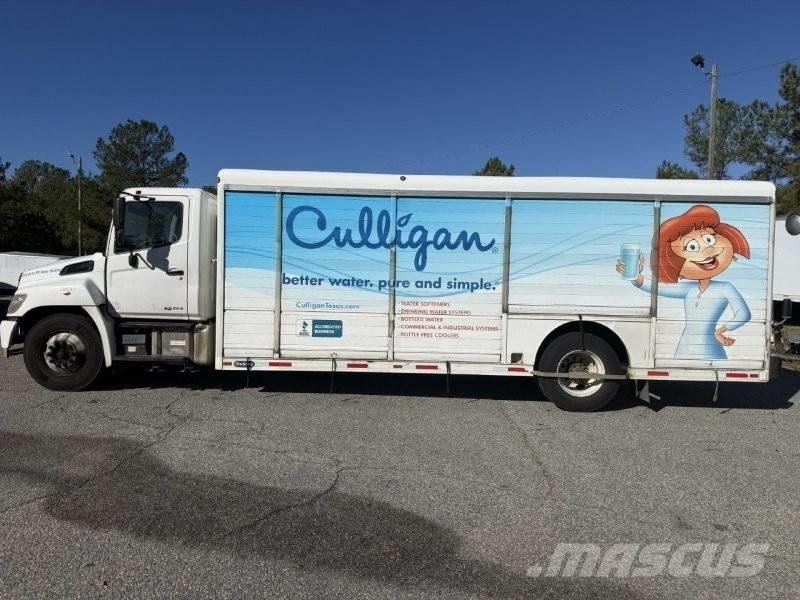 Hino 338 Camiões de entrega de bebidas