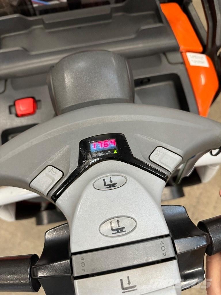 Toyota SPE160L Empilhador para operador externo