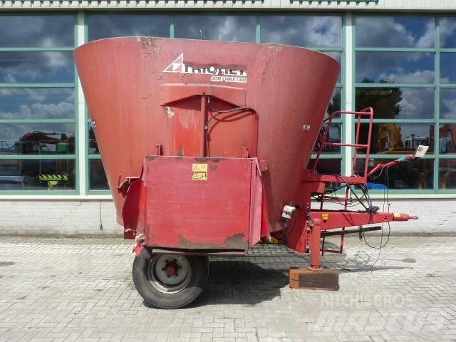 Trioliet SM-14 Alimentadores de animais