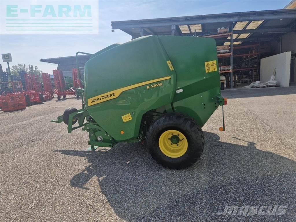 John Deere F441M Enfardadeira de fardos quadrados
