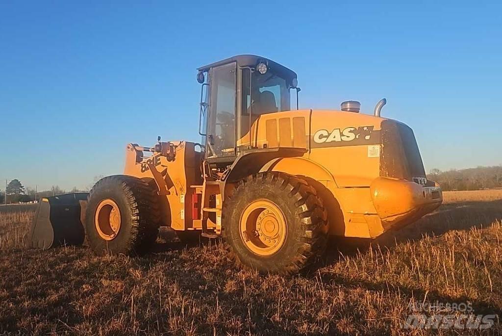 CASE 821 E Carregadeiras de rodas